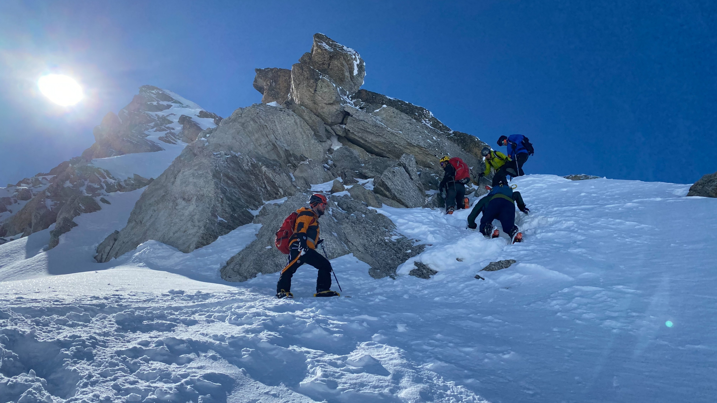 Berg+Ski: Der steile Aufstieg zum Flüela Wisshorn kostet einige Schweisstropfen und erfordert gute Nerven