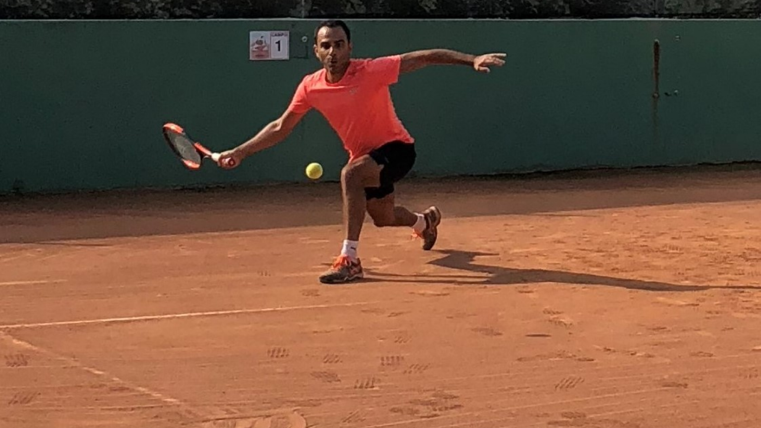 Tennis auf den Courts der städtischen Anlagen des Kantons Zürich