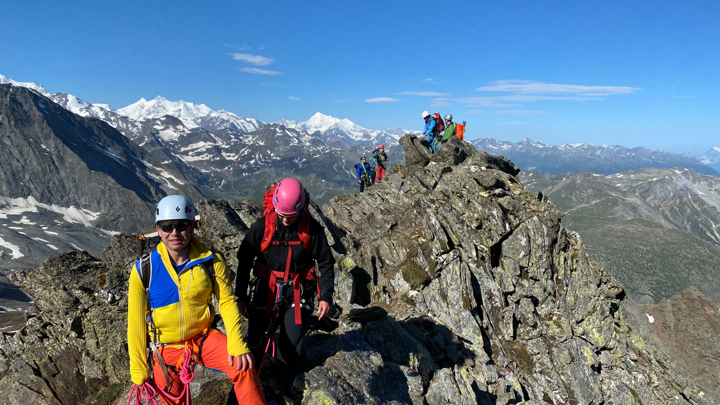 Berg+Ski: Im Aufstieg zum Wasenhorn mit Begleitung einiger namhafter Walliser 4000er