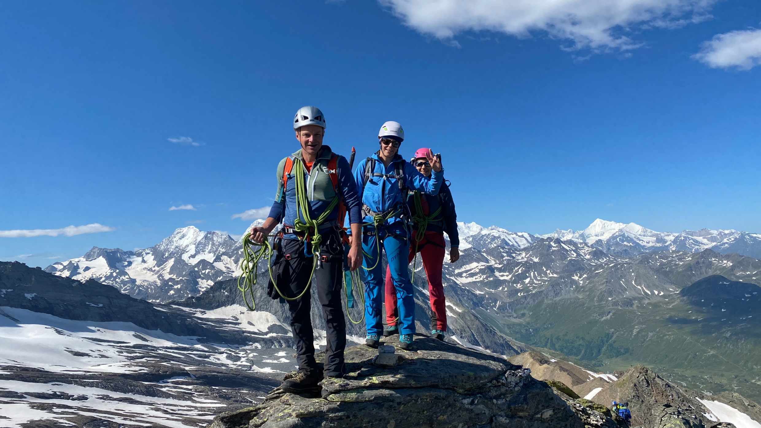 Berg+Ski: Beim Aufstieg zum Wasenhorn wird geklaxelt, balanciert und durch den Schnee gestapft